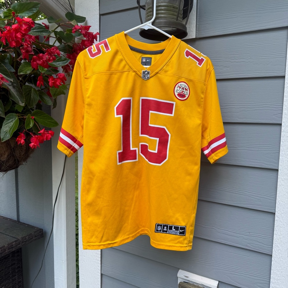 Kansas City Chiefs Patrick Mahomes Gold Inverted Legend Jersey.
